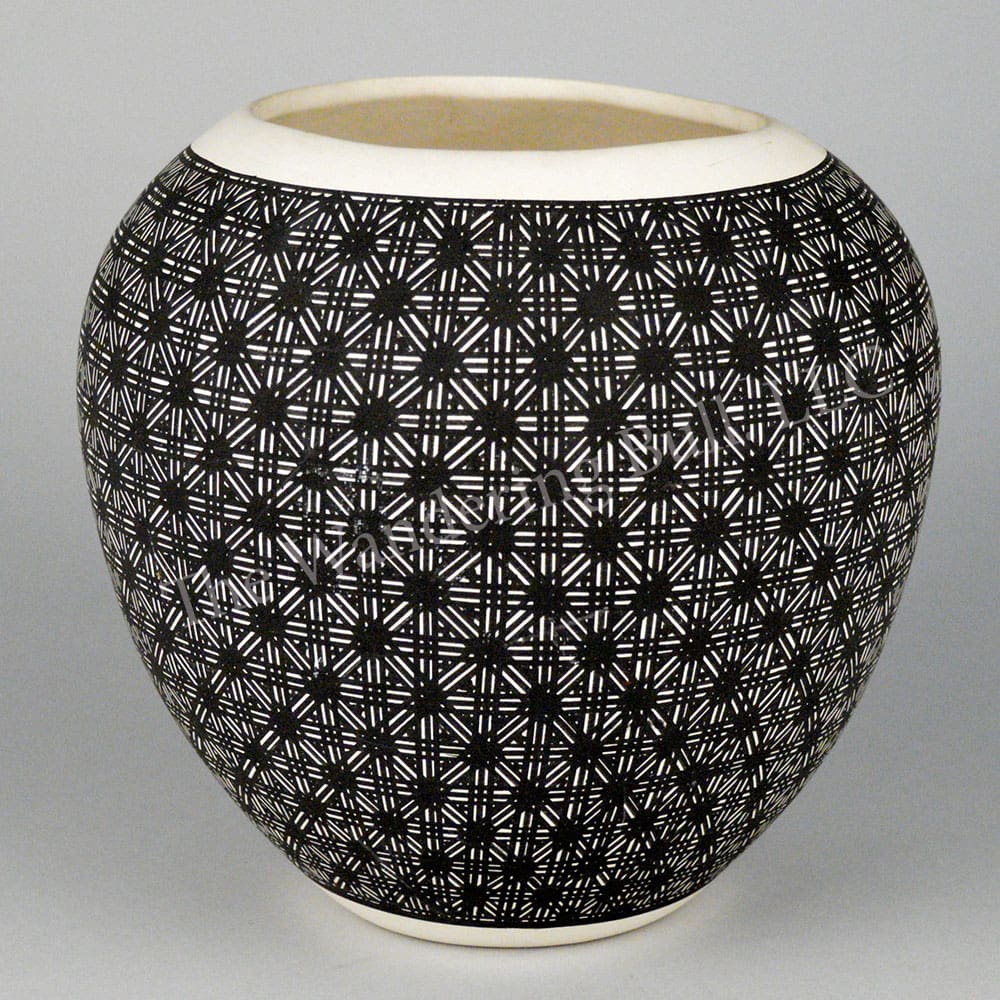 Pottery Jar - Black & White Acoma