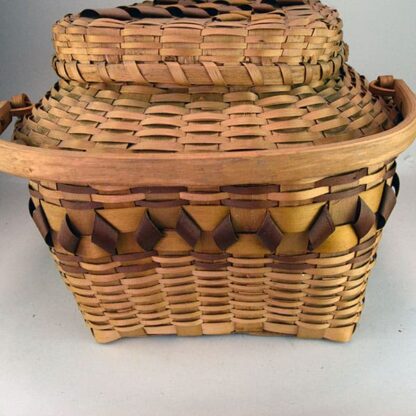 Basket Large Ash with Lid end