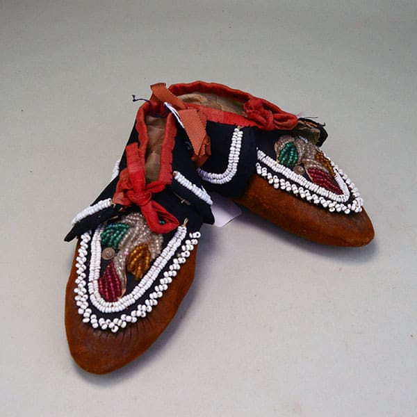 Moccasins Child's Iroquois Style sides