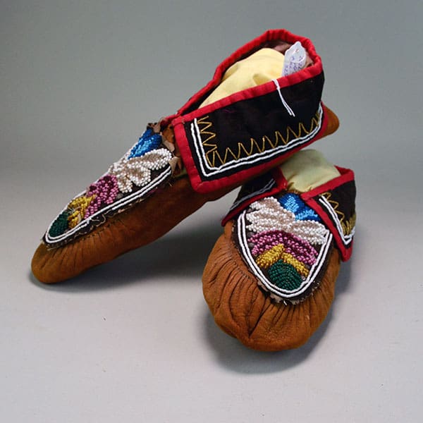 Moccasins Antique Iroquois Style Brown sides