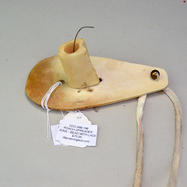 Roach Spreader With Lacing