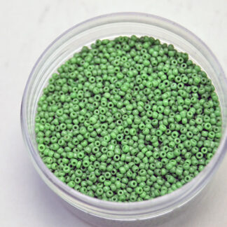 Create with confidence using this 1-kilo lot of Classic Seed Beads 14/0 Green. You will have an ample supply for intricate beadwork.  One of a Kind !