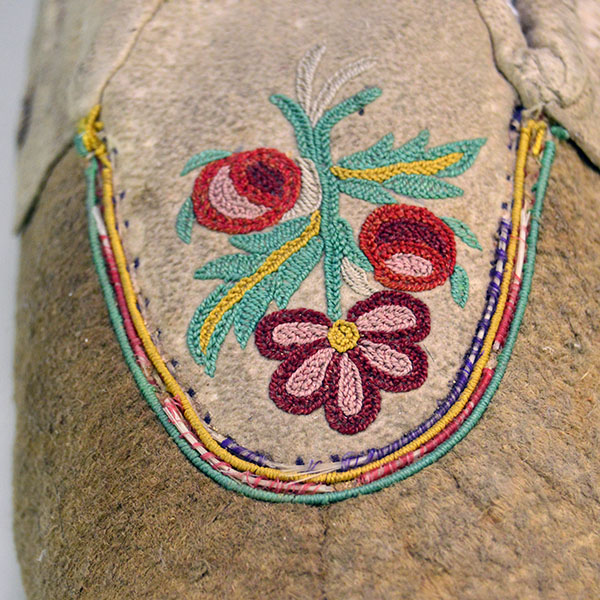 Pictured here are the silk-embroidered vamps, adorned with a delicate floral pattern that showcases fine needlework and traditional artistry