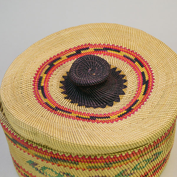 Pictured here is the top of the large antique Nootka-style basket, highlighting its finely woven lid and integrated handle.