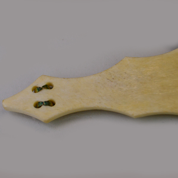 Bone roach spreader with tacks frback view of bottom tacks.