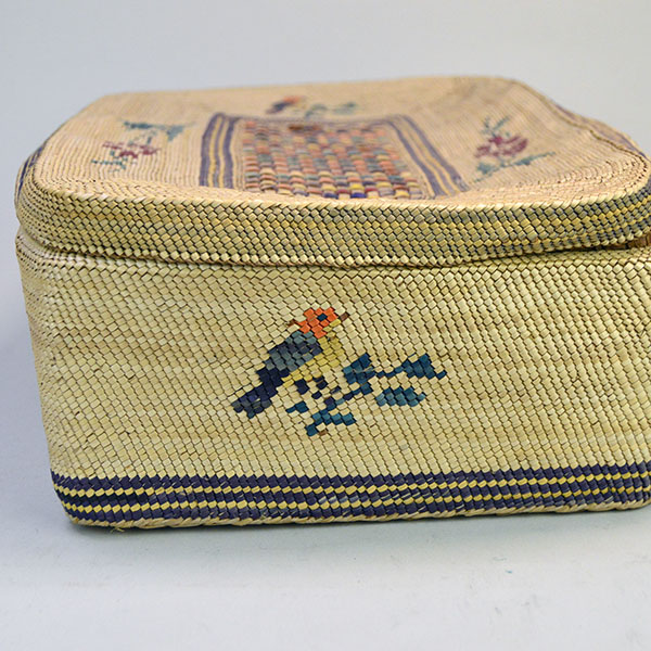 This Antique Basket- Nootka Style XL with a cover will make an ideal addition to your collection! stands 4.5″ tall with the lid on and 12.5″ long. Pictured here is the other side and the bird is not faded.