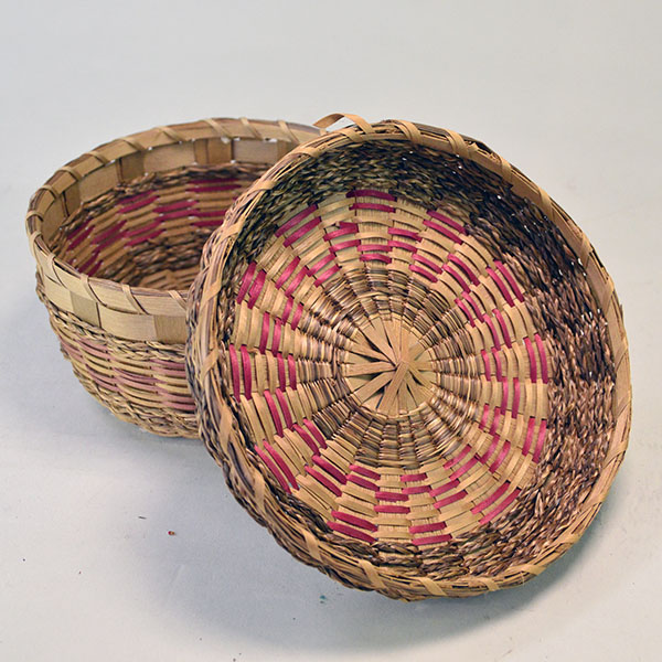 This vintage round Basket- Ash & Sweetgrass Red makes a great addition to any collection. It measures 3.5 inches tall with the cover on. One of a Kind. pictured here is the inside of the lid showing the red color.