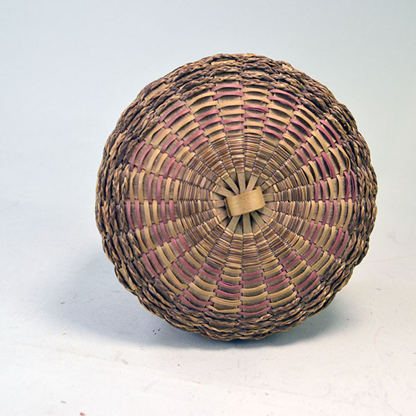 This vintage round Basket- Ash & Sweetgrass Red makes a great addition to any collection. It measures 3.5 inches tall with the cover on. One of a Kind. pictured here is the top of the lid show how the red has faded some.