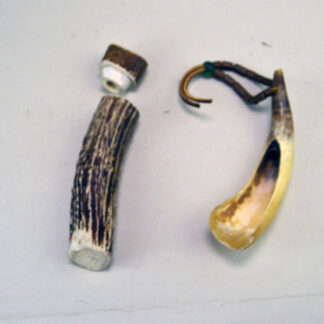 Antler and horn utility lot, ideal for artisans, collectors, and makers. The horn scoop measures 5.5" by 1.25". antler case with top measures 6" x 1.5" wide.