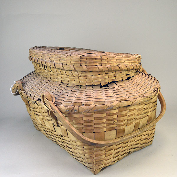 vintage Basket- Ash Picnic Large with lid makes an attractive storage piece. 11 inches high, 19 inches long by 15 inches wide. rim has broken in places. with the cover on and the broken rim.