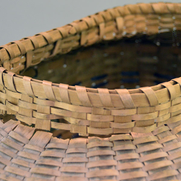 vintage Basket- Ash Picnic Large with lid makes an attractive storage piece. 11 inches high, 19 inches long by 15 inches wide. rim has broken in places. a broken piece on the rim.