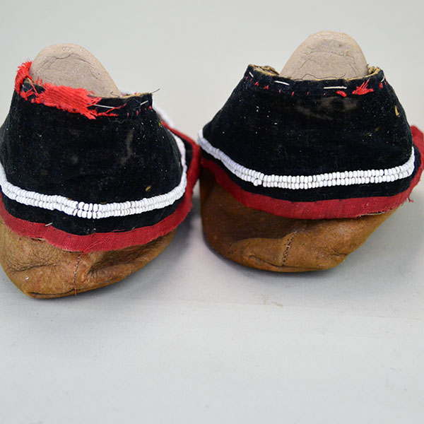Early 20th Century Moccasins- Iroquois Style Antique to your collection. raised Floral beadwork design to the vamps. some of the stitching has come apart. back of the moccasins.