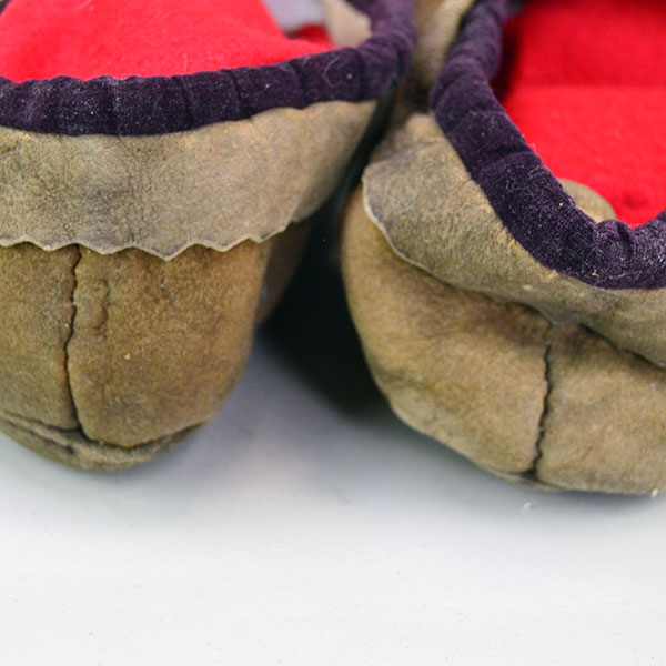 Add these Vintage Moccasins – Embroidered Vamps, Cree Style from the 1940s to 1950s, to your collection. measure approx. 10″ long , 3′ wide and 2″ high. the heals.