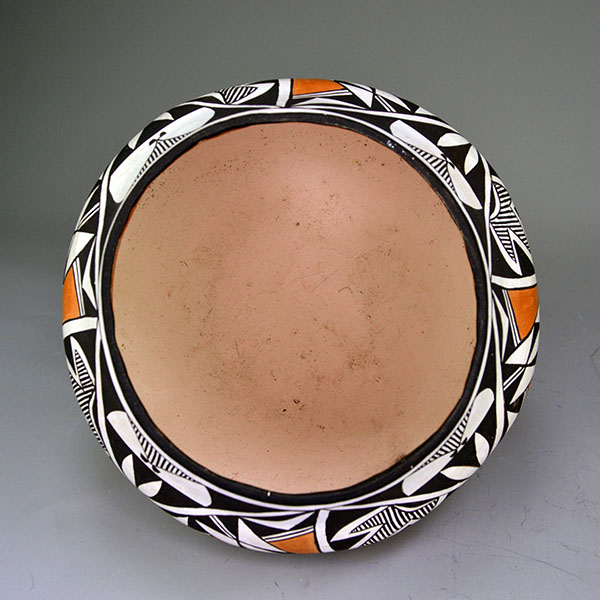 Pottery Acoma Style inside