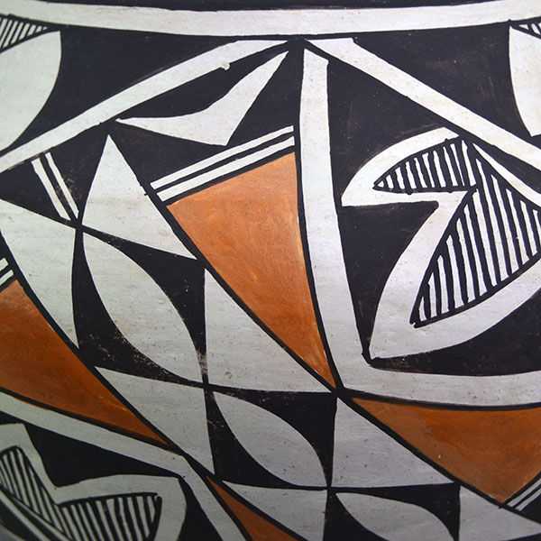Pottery Acoma Style side detail