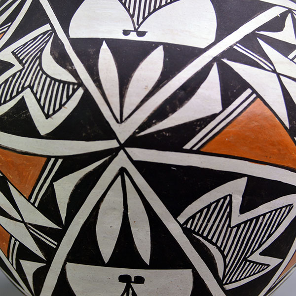 Pottery Acoma Style side detail