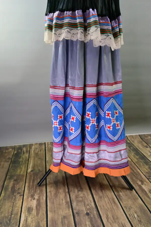 Skirt & blouse Seminole style - patchwork close up.