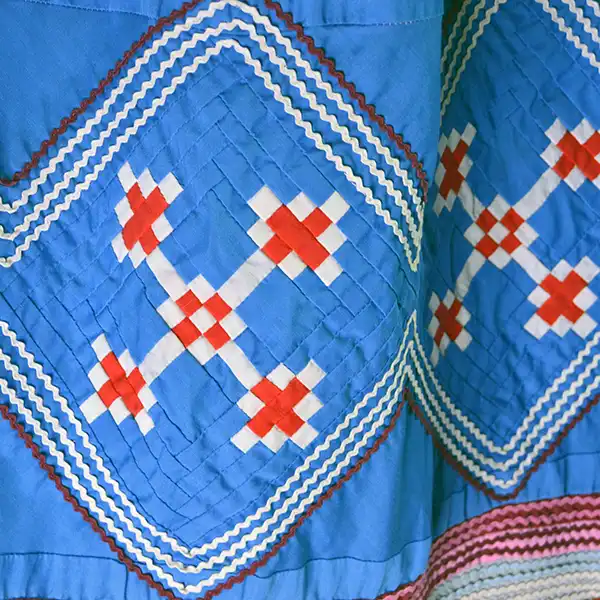 Skirt & blouse Seminole style - patchwork close up.