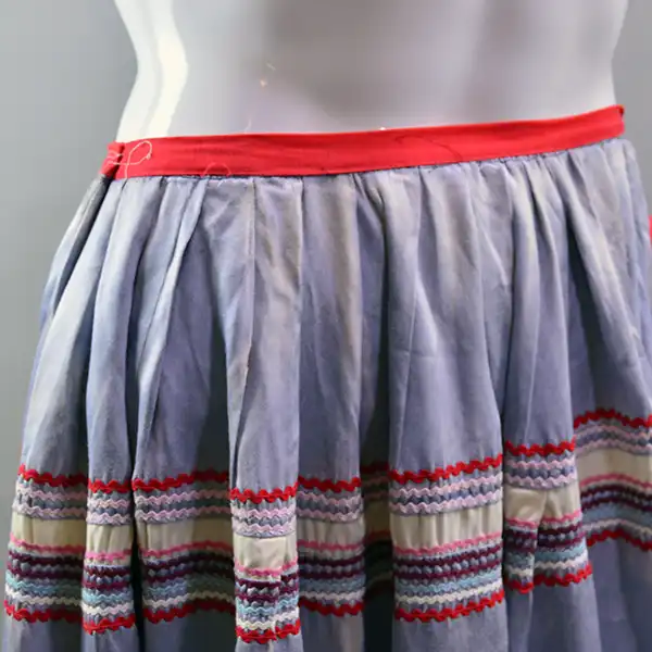 Skirt & blouse Seminole style - skirt waist close up.