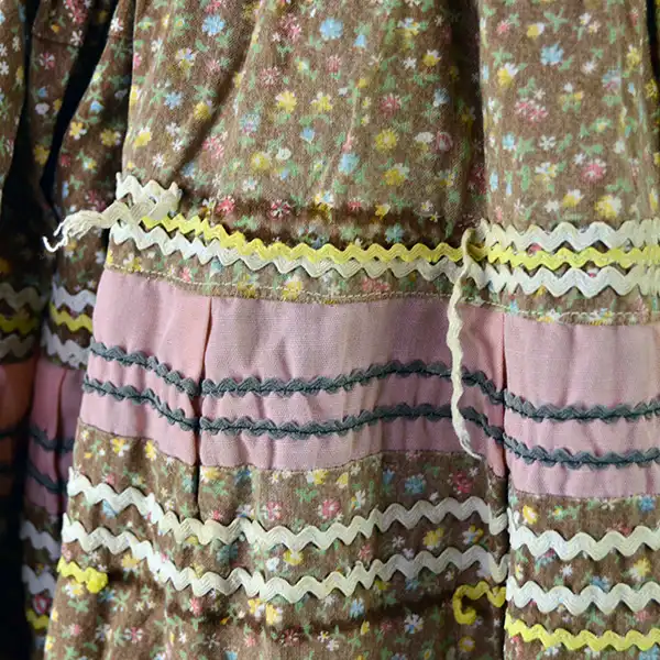 Vintage brown calico Seminole skirt loose ric-rac