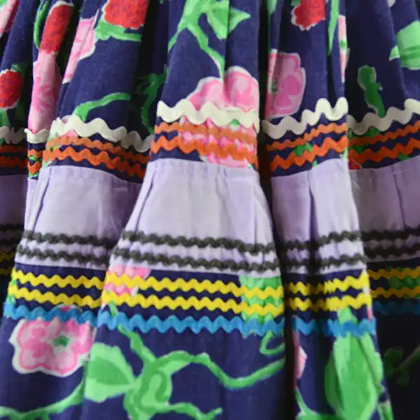 Vintage Seminole style floral skirt ric-rac close up
