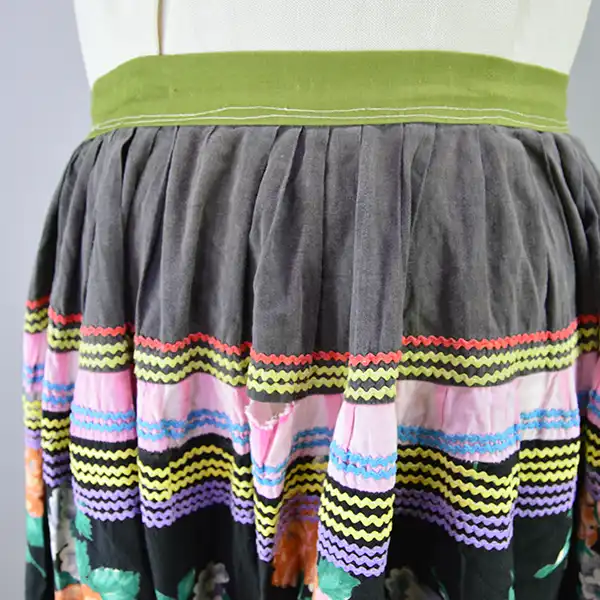Vintage Floral Seminole Skirt. Close up of waist.